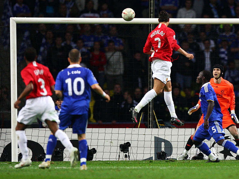 Illustration for article titled Can Cristiano Ronaldo Dunk?